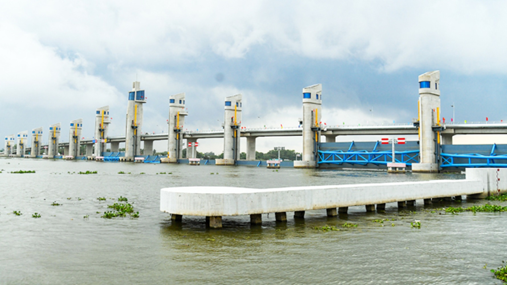 Công trình thủy lợi cống cái lớn cái bé ở tỉnh Kiên Giang đang phát huy hiệu quả.