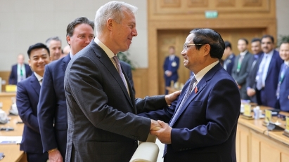 US Businesses Pledge Further Investment in Vietnam During Meeting with Prime Minister