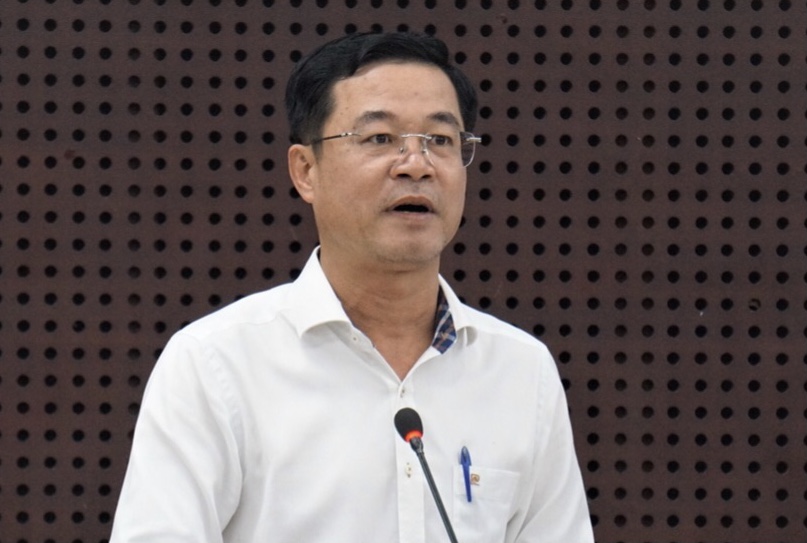 Ông Võ Nguyên Chương, Phó Giám đốc Sở Tài nguyên Môi trường Đà Nẵng thông tin với báo chí về những vấn đề liên quan đến sân vận động Chi Lăng. Ảnh Ngô Anh Văn