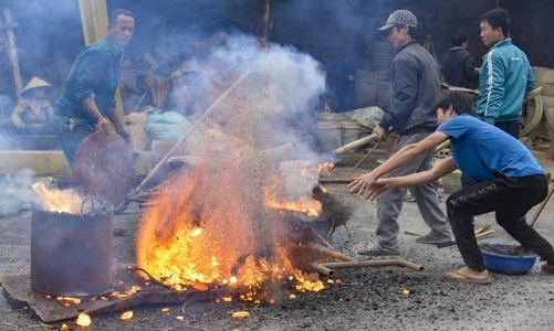 Thăm Trà Đông, làng nghề trăm năm đỏ lửa