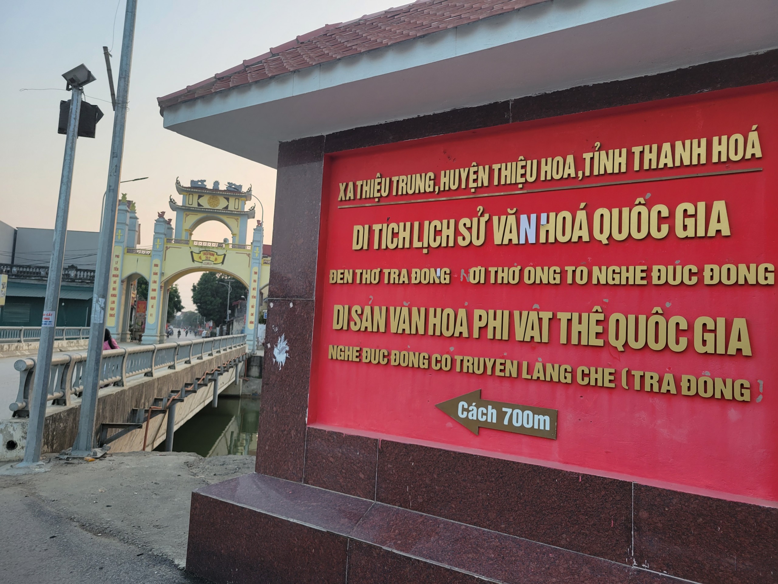 Năm 2018, nghề đúc đồng cổ truyền làng Trà Đông, xã Thiệu Trung ,được công nhận là Di sản văn hóa phi vật thể Quốc gia. Đúc đồng là cả một quy trình kỹ thuật phức tạp bao gồm nhiều khâu, mỗi khâu có các bước, các thao tác kỹ thuật khác nhau, bao gồm làm khuôn, pha chế  hợp chất, nấu đồng, đúc sản phẩm...
