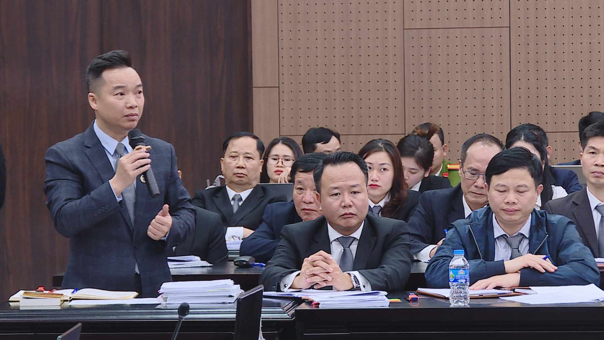 Luật sư Giang Hồng Thanh b&agrave;o chữa cho bị c&aacute;o Đỗ Anh Dũng.