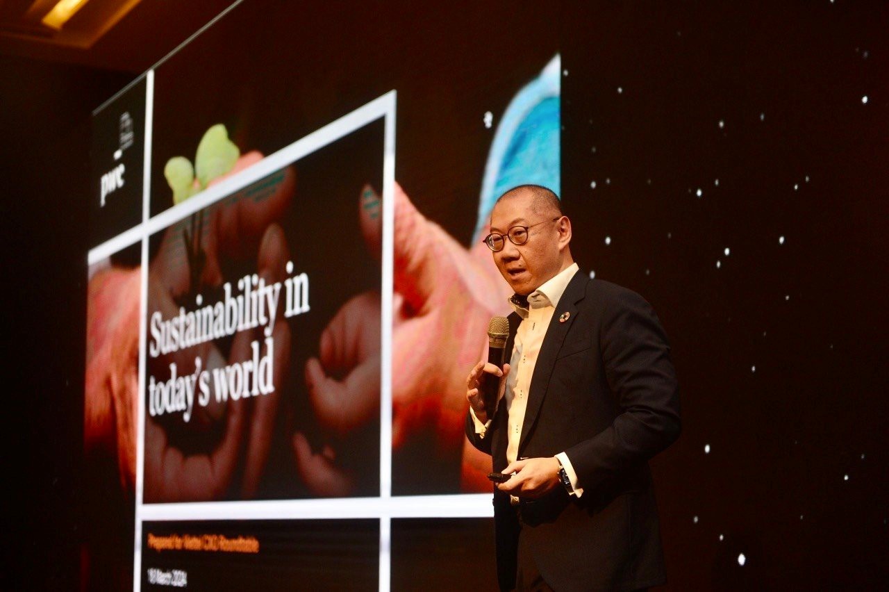 Đại diện PWC chia sẻ về xu hướng ứng dụng phát triển bền vững trên thế giới.