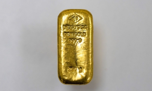 Vàng tụt giá vì đồng USD mạnh lên