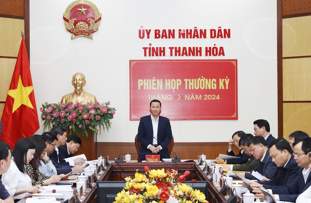 Chủ tịch UBND tỉnh Thanh H&oacute;a Đỗ Minh Tuấn ph&aacute;t biểu tại phi&ecirc;n họp