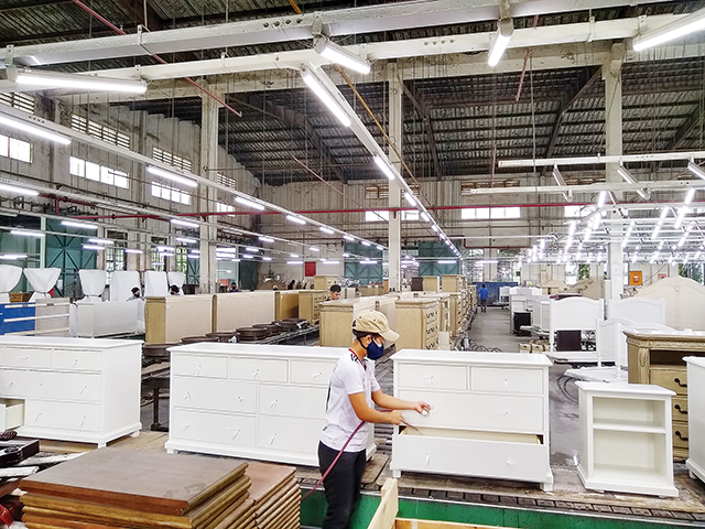Tính chung cả hai tháng vừa qua, kim ngạch xuất khẩu ngành gỗ nội thất đạt 2,4 tỷ USD, tăng gần 44%.