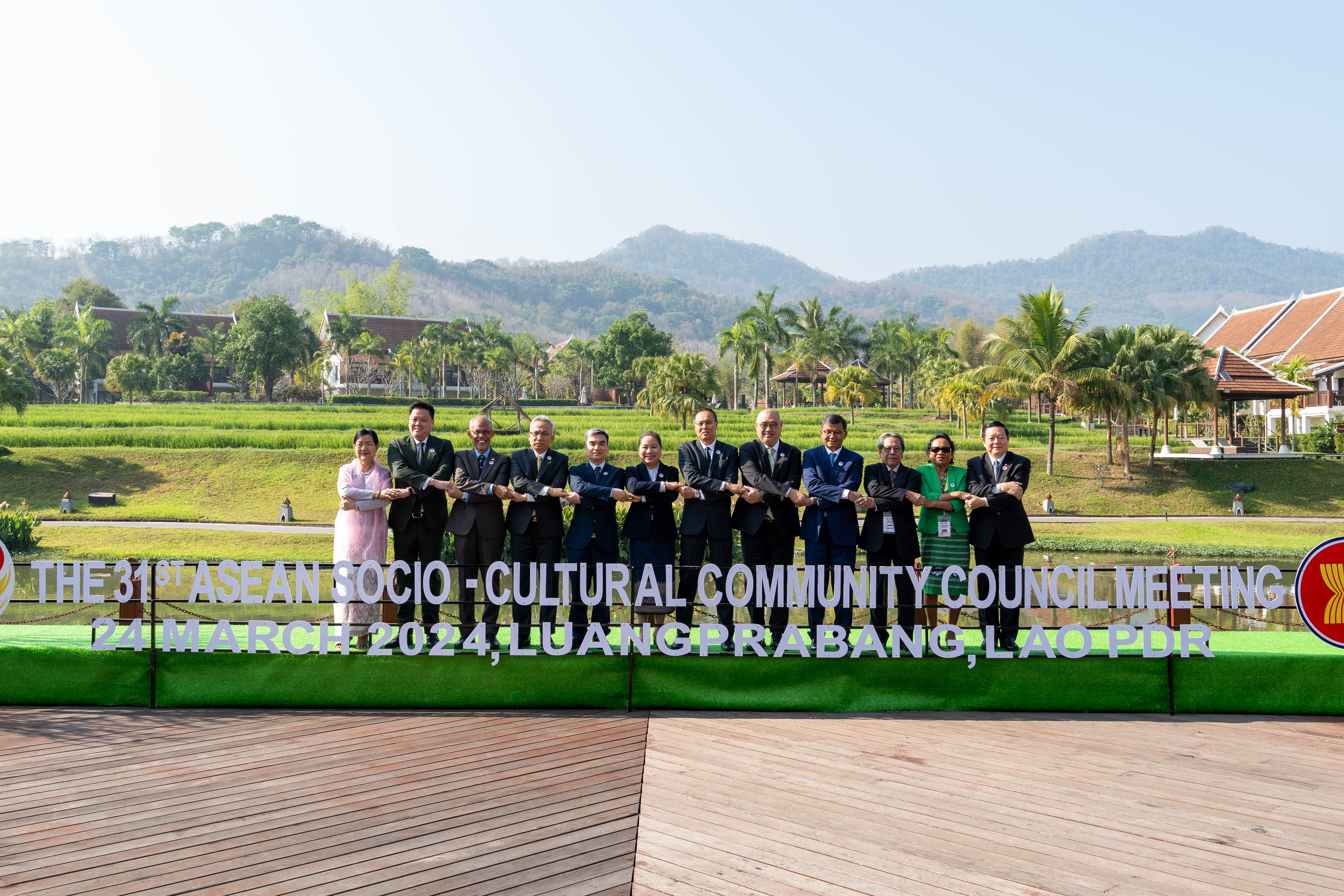 Các Bộ trưởng, Trưởng đoàn các nước thành viên ASEAN tham dự hội nghị. Ảnh: MOLISA.