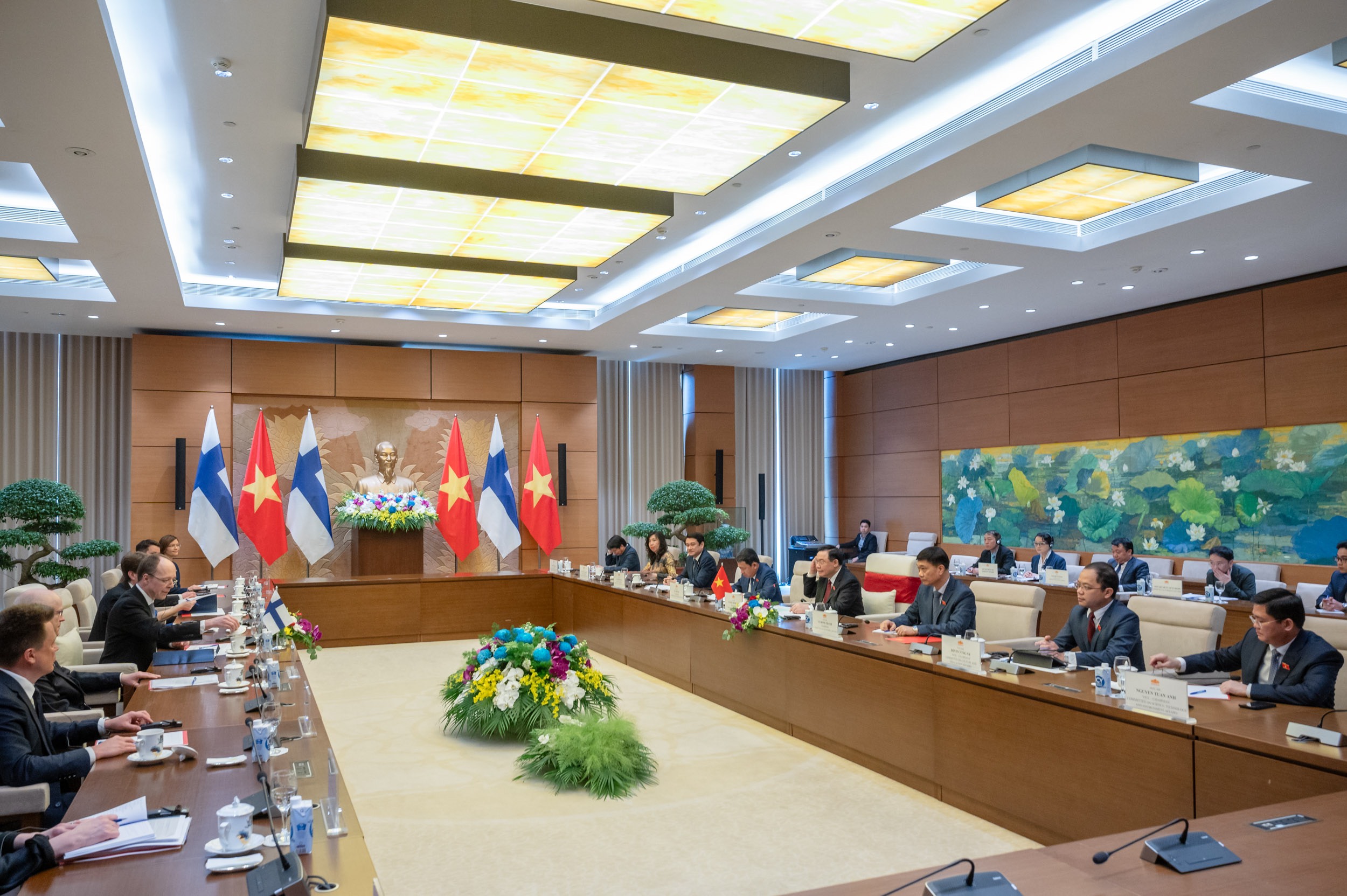 Chủ tịch Quốc hội Vương Đình Huệ hội đàm với Chủ tịch Quốc hội Cộng hòa Phần Lan Jussi Halla-aho. Ảnh: Quốc hội