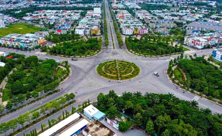 Sau khi thành lập, Tp.Bến Cát có 8 đơn vị hành chính.