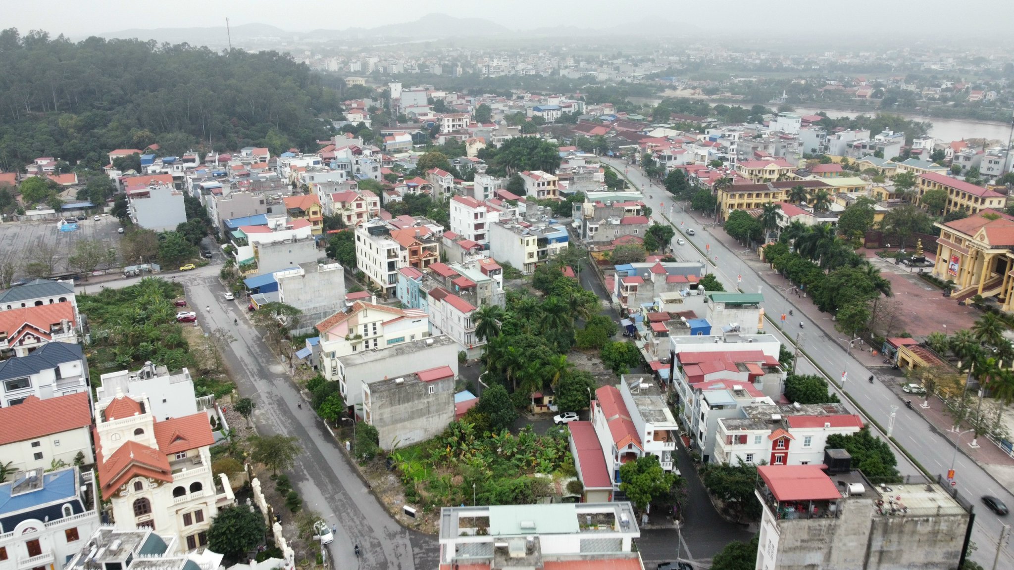 Phần diện t&iacute;ch bố tr&iacute; t&aacute;i định cư của dự &aacute;n với 87 l&ocirc; t&aacute;i định cư cũng chưa được cấp giấy chứng nhận quyền sử dụng đất