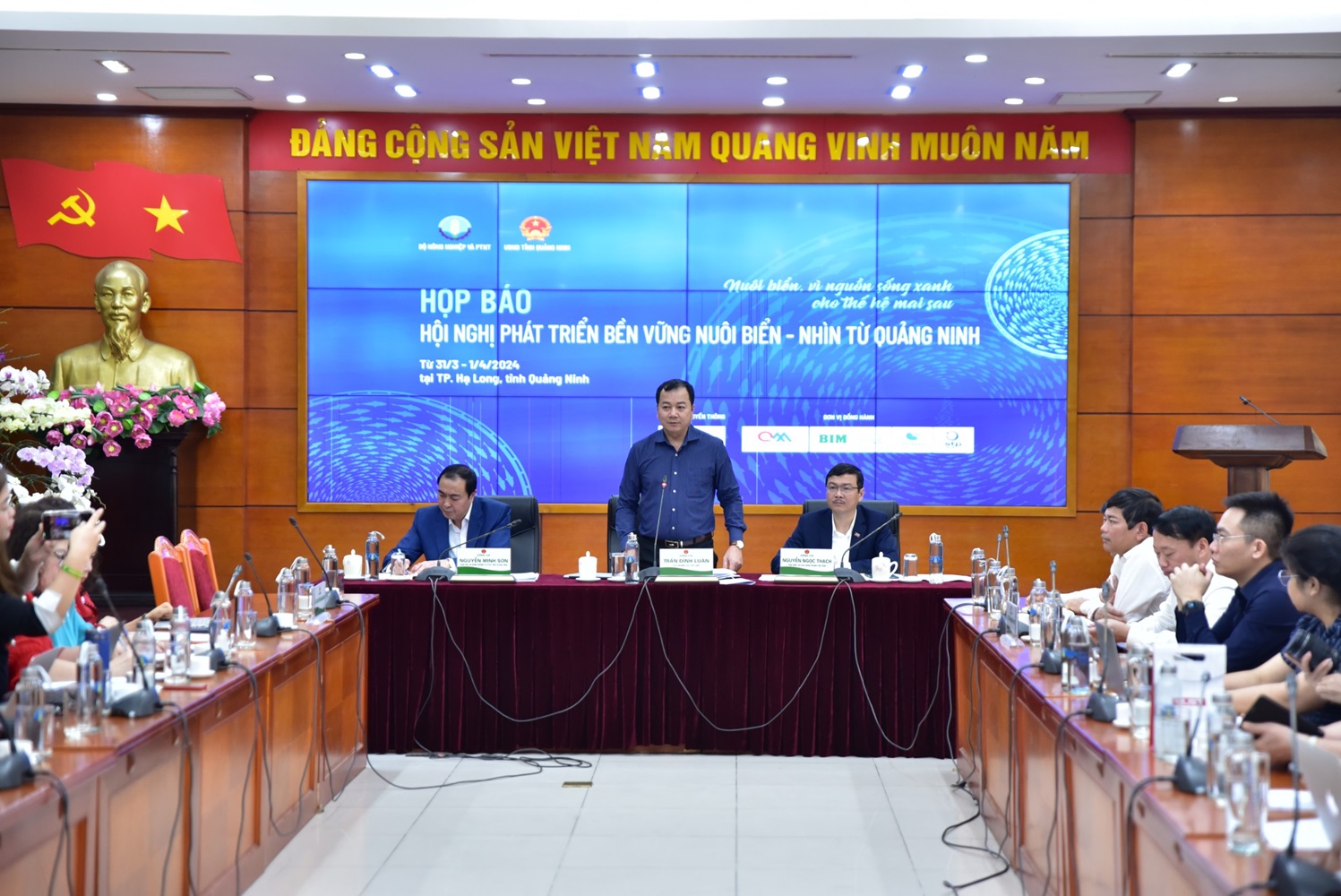 Quang cảnh buổi họp b&aacute;o.