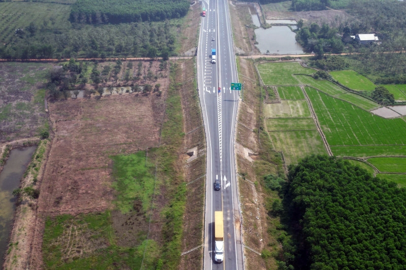 Nút "thắt cổ chai” trên cao tốc La Sơn – Cam Lộ là một trong những nguyên nhân gây ra vụ tai nạn giao thông làm 3 mẹ con tử vong, sáng 18/02/2024. Ảnh: Phương Thủy.