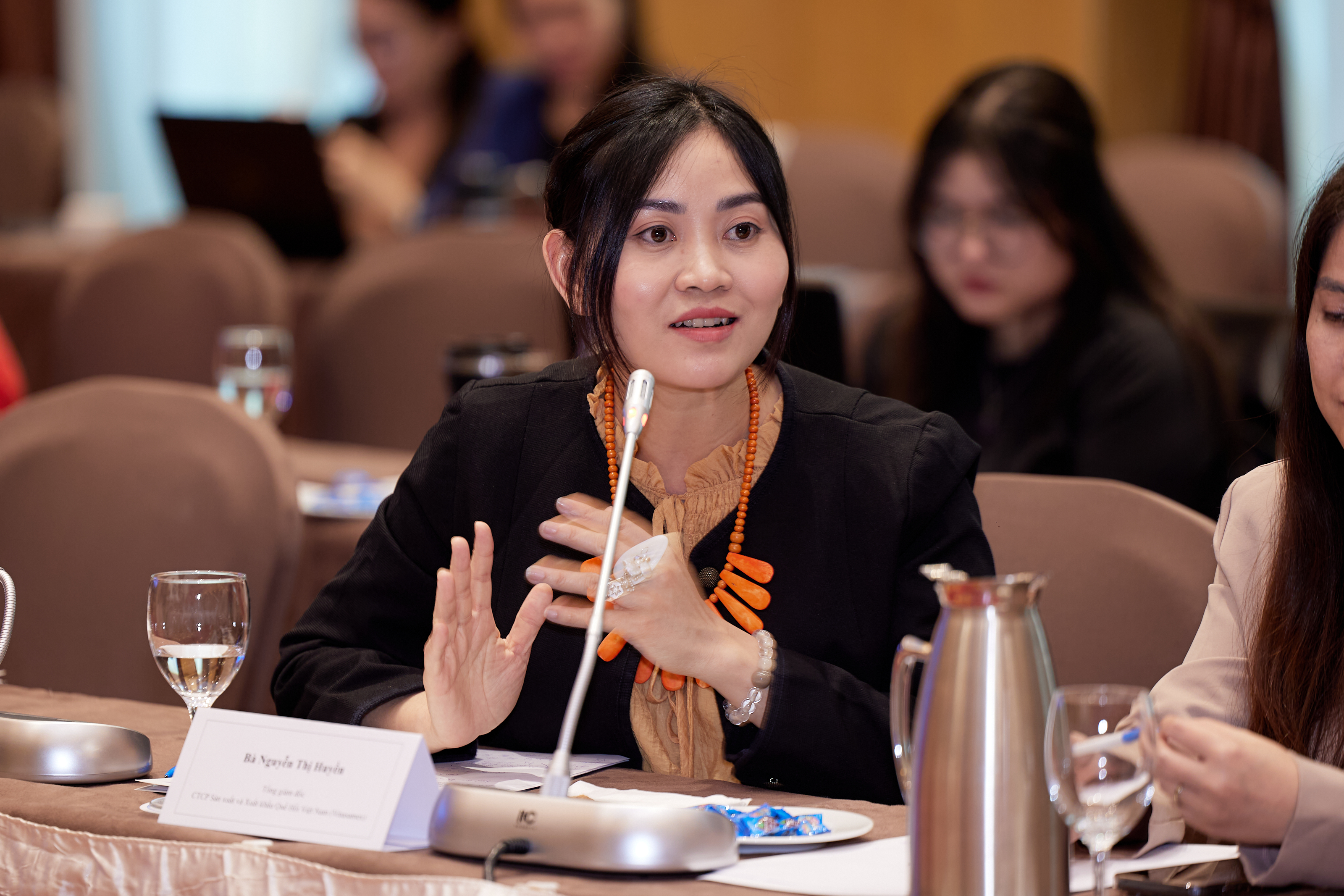 Bà Nguyễn Thị Huyền, Tổng Giám đốc Công ty CP Sản xuất và Xuất khẩu Quế Hồi Việt Nam (Vinasamex)