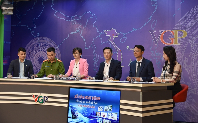 Đại diện c&aacute;c đơn vị tham gia chia sẻ tại Tọa đ&agrave;m. Ảnh: VGP.