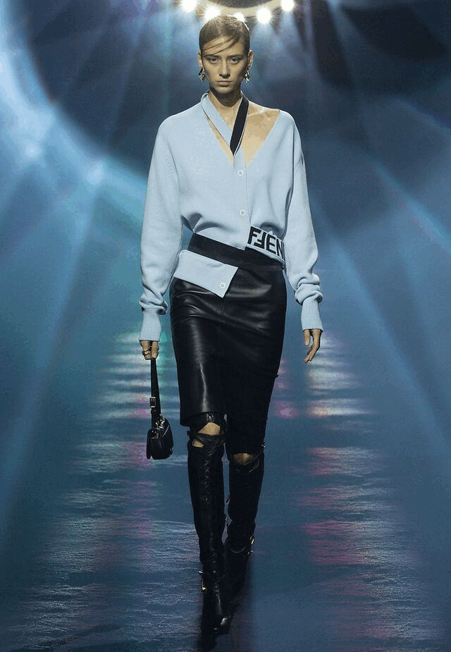 Trang phục m&ugrave;a mới của Saint Laurent v&agrave; Valentino.