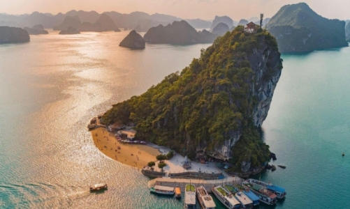 Hạ Long phát huy lợi thế để “hút” khách quốc tế