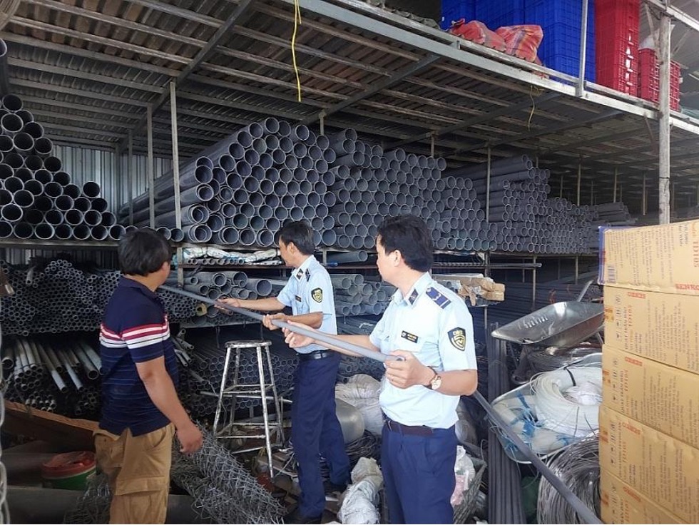 Xử phạt hơn 153 triệu đồng 4 đơn vị kinh doanh hàng hóa xâm phạm quyền đối với nhãn hiệu Ống nhựa Hoa Sen.