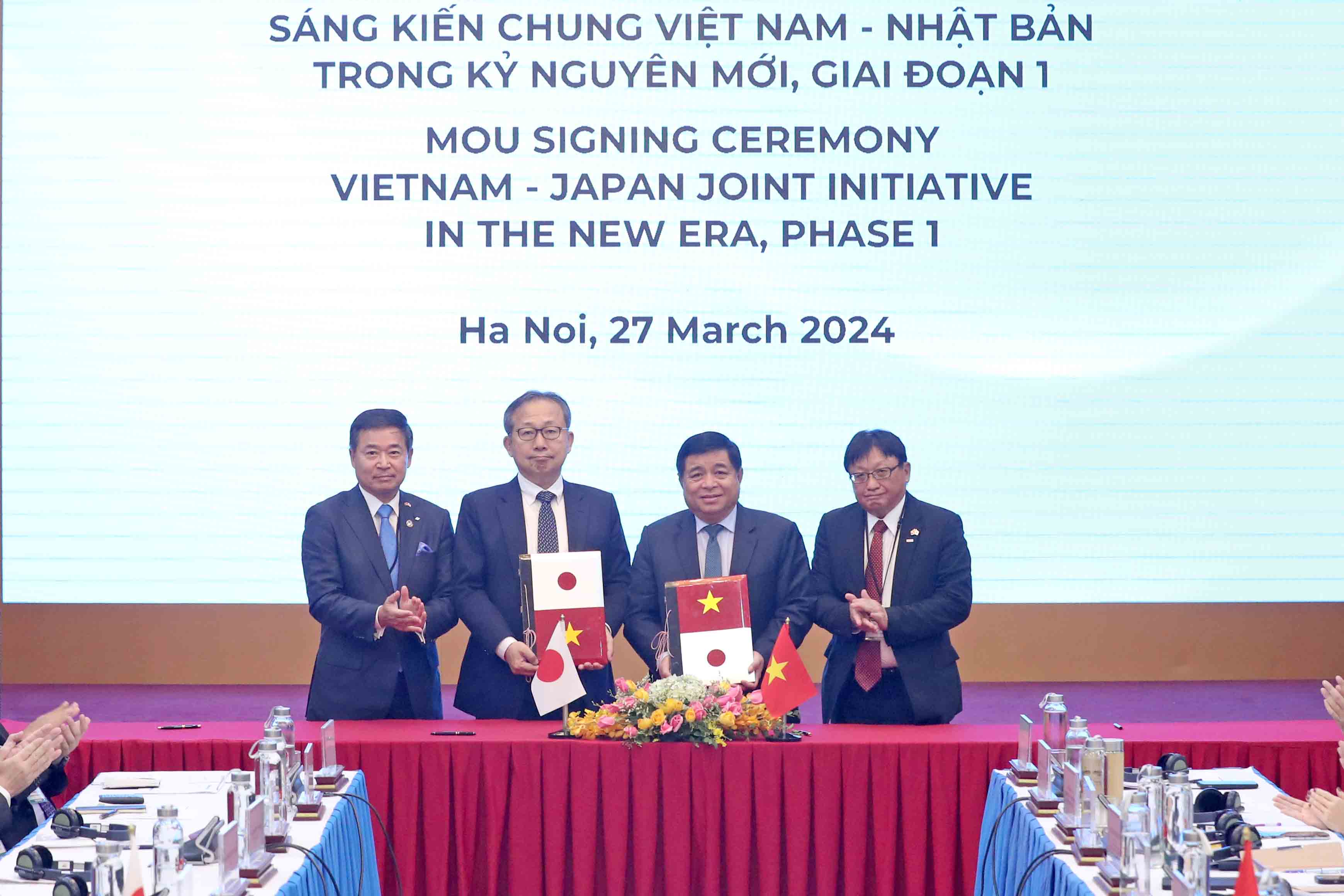 Hai bên tiếp tục đẩy mạnh hợp tác kinh tế và đầu tư, đặc biệt trong lĩnh vực tăng trưởng xanh và đổi mới sáng tạo.
