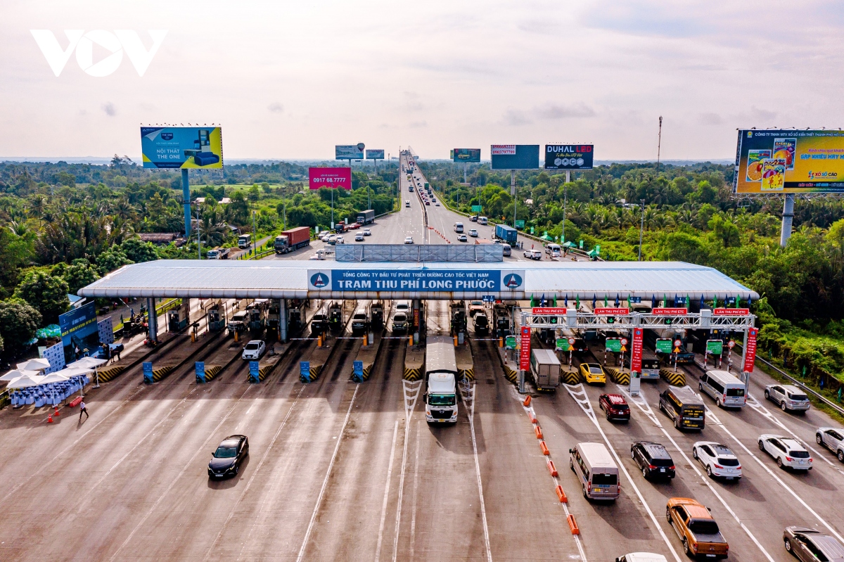 Công tác chuẩn bị đầu tư các dự án: đường Vành đai 4 TP.HCM, mở rộng tuyến cao tốc TP.HCM - Long Thành và các dự án đường sắt đang được đẩy nhanh.