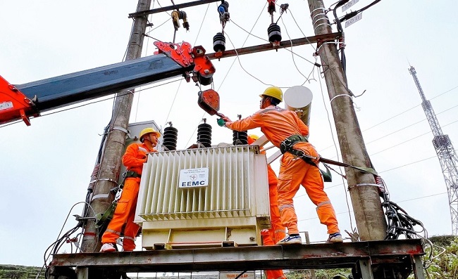 Gi&aacute; b&aacute;n điện b&igrave;nh qu&acirc;n được xem x&eacute;t, điều chỉnh theo biến động kh&aacute;ch quan th&ocirc;ng số đầu v&agrave;o của tất cả c&aacute;c kh&acirc;u.