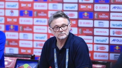 Vietnam Football Coach Philippe Troussier Departs After World Cup Qualifier Loss