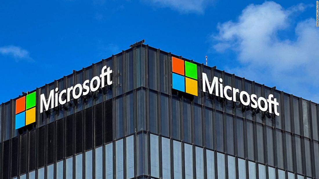 Microsoft hiện l&agrave; c&ocirc;ng ty đại ch&uacute;ng c&oacute; gi&aacute; trị nhất thế giới với gi&aacute; trị thị trường l&agrave; 3,1 ngh&igrave;n tỷ USD, nhiều hơn tất cả c&aacute;c c&ocirc;ng ty ni&ecirc;m yết tr&ecirc;n chỉ số FTSE 100 của London cộng lại.&nbsp; &nbsp;