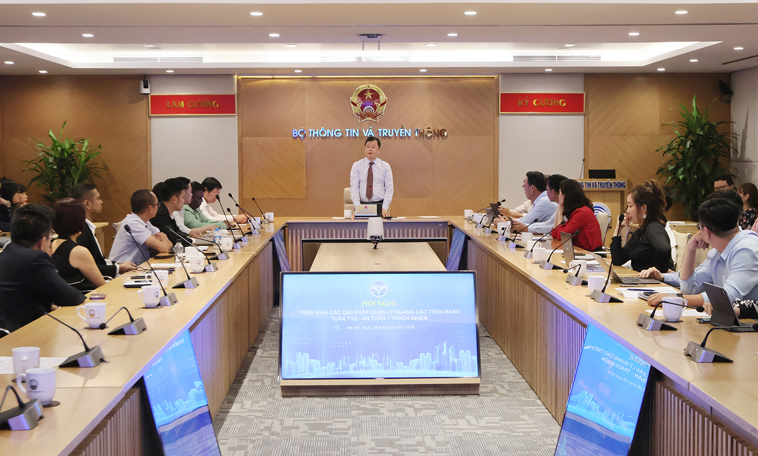 Thứ trưởng Bộ Th&ocirc;ng tin v&agrave; Truyền th&ocirc;ng Nguyễn Thanh L&acirc;m ph&aacute;t biểu chỉ đạo hội nghị&nbsp;khai c&aacute;c giải ph&aacute;p quản l&yacute; quảng c&aacute;o tr&ecirc;n mạng với chủ đề &ldquo;Tu&acirc;n thủ- An to&agrave;n- Tr&aacute;ch nhiệm&rdquo;&nbsp;