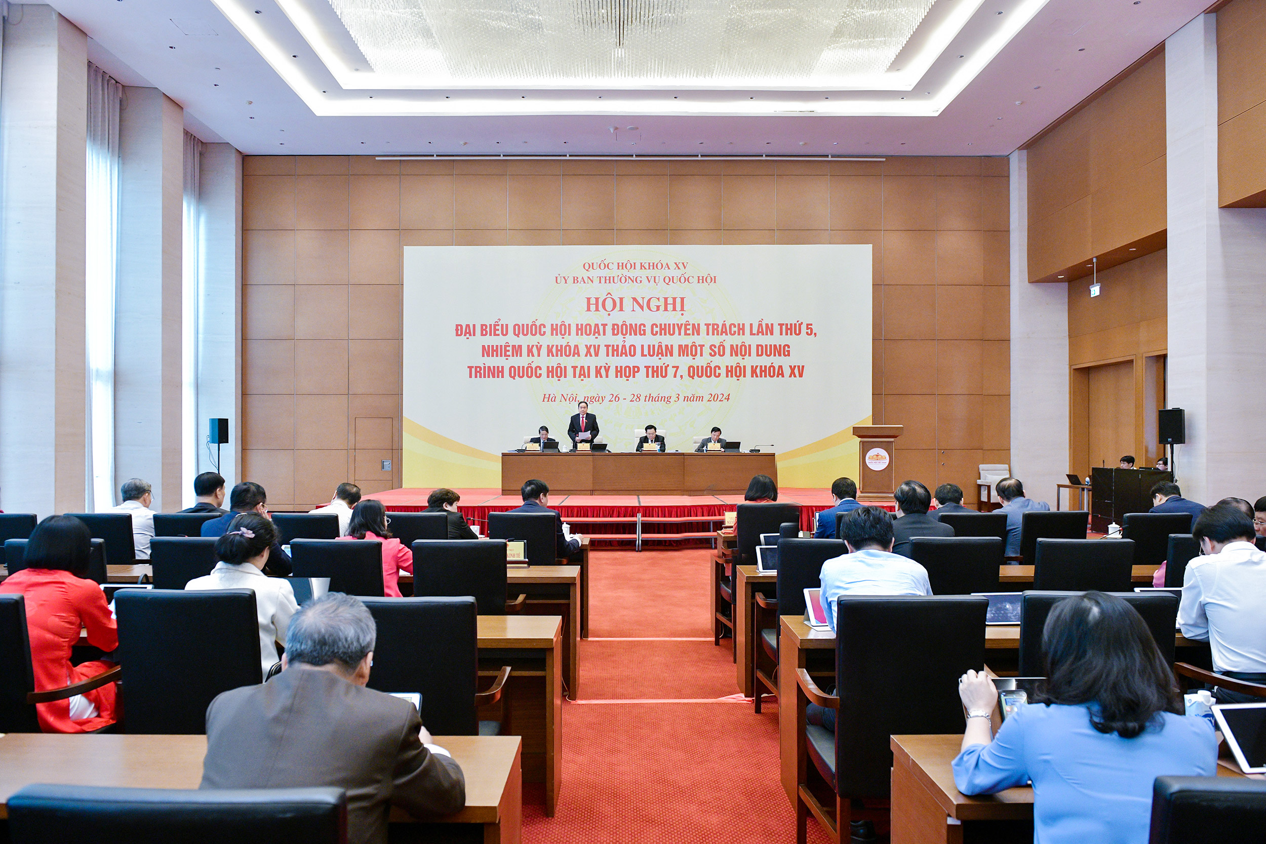 Hội nghị đại biểu Quốc hội hoạt động chuyên trách cho ý kiến về dự án Luật Bảo hiểm xã hội (sửa đổi).