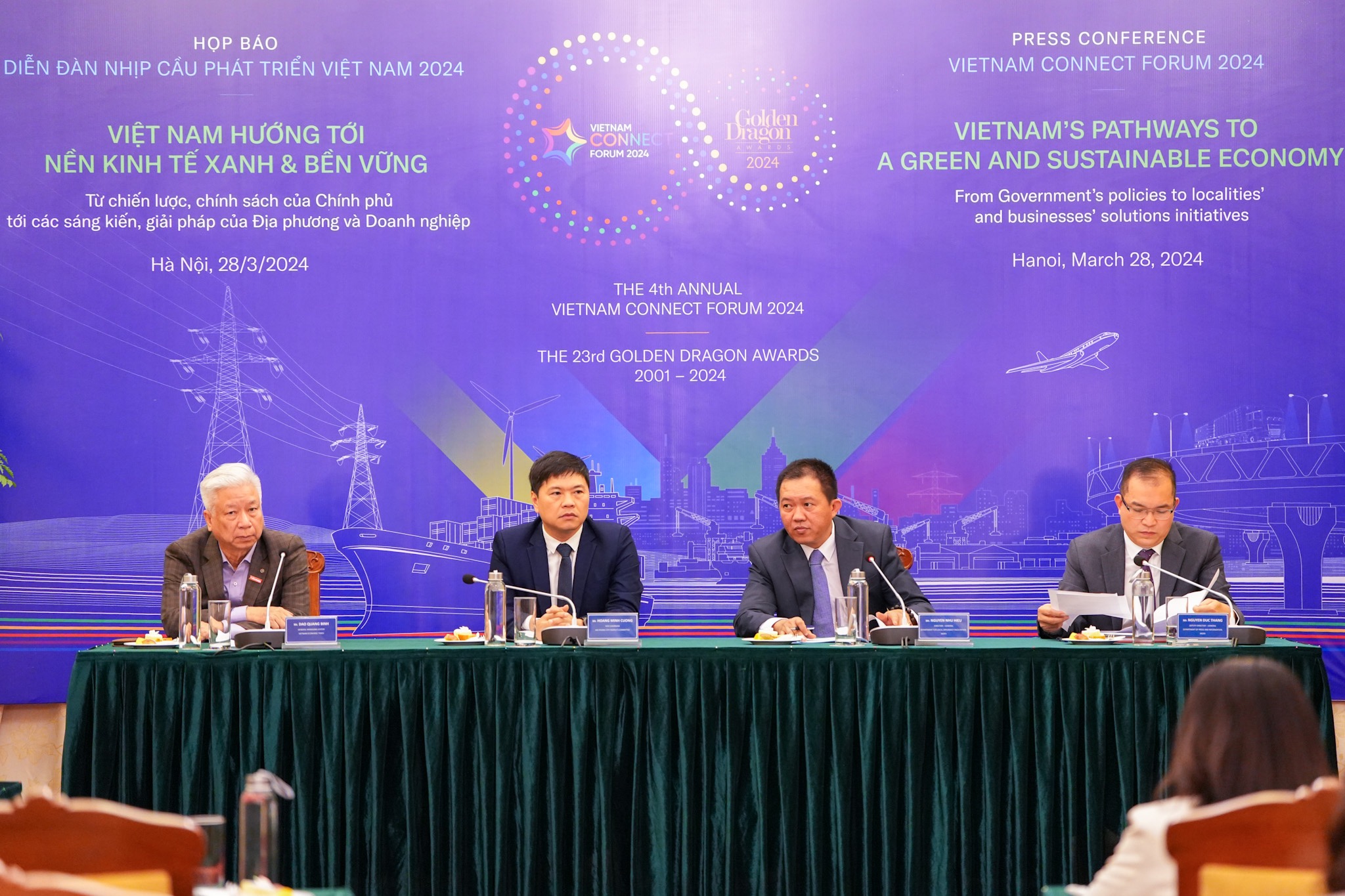 Đại diện ban tổ chức Diễn đàn Nhịp cầu Phát triển Việt Nam 2024 (Vietnam Connect Forum) và Golden Dragon Awards lần thứ 23 tại họp báo - Ảnh: Đàm Thanh