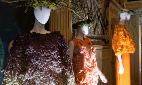 Ý nghĩa bền vững đằng sau bộ sưu tập thời trang của Vua Charles III