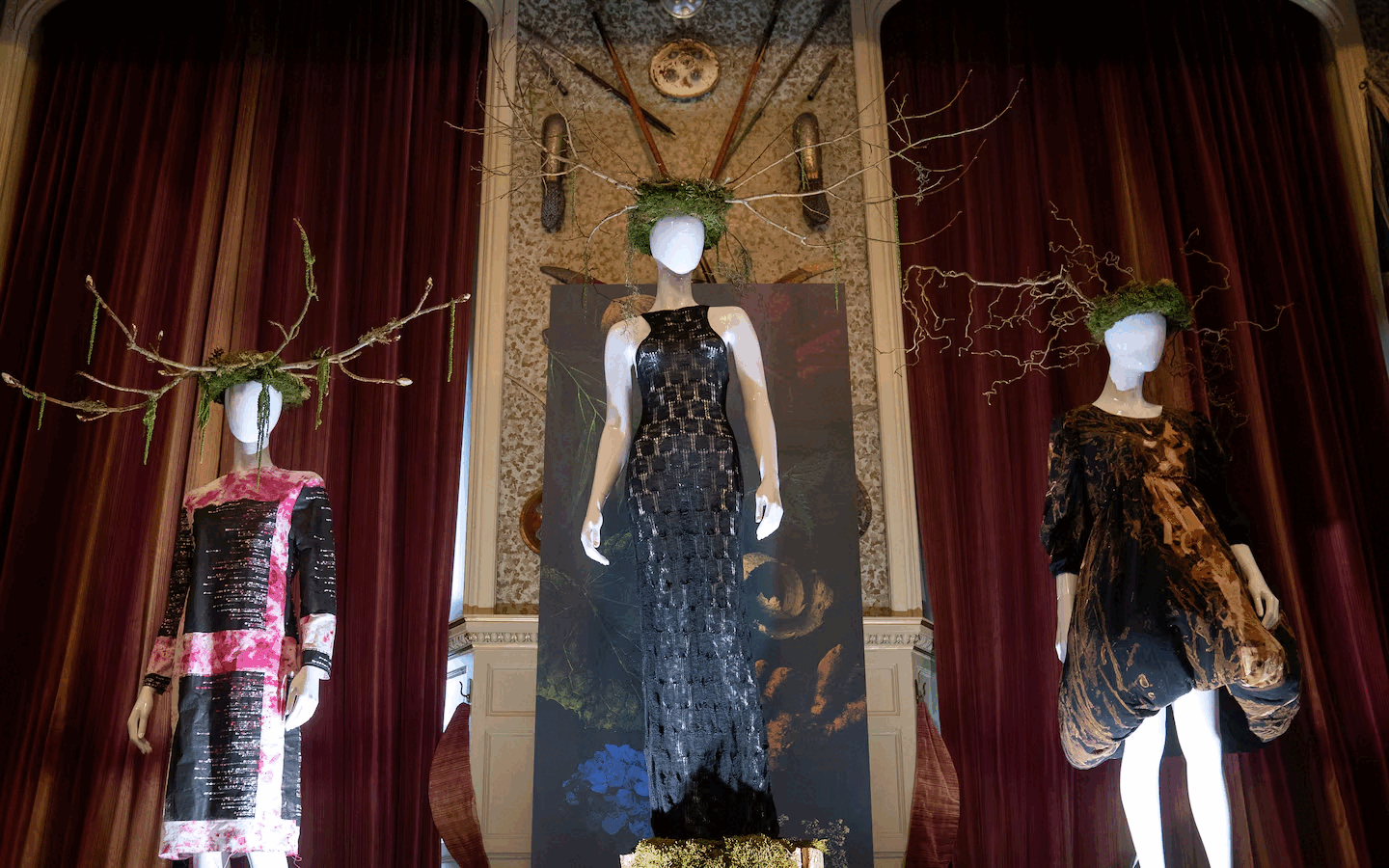 Bức tranh thi&ecirc;n nhi&ecirc;n n&agrave;y thể hiện nỗ lực của Vua Charles III trong việc x&acirc;y dựng lối sống bền vững, mong muốn truyền cảm hứng cho cộng đồng.