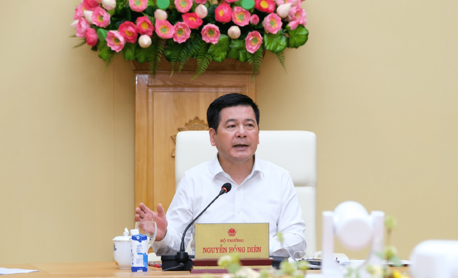 Bộ trưởng Nguyễn Hồng Diên: 