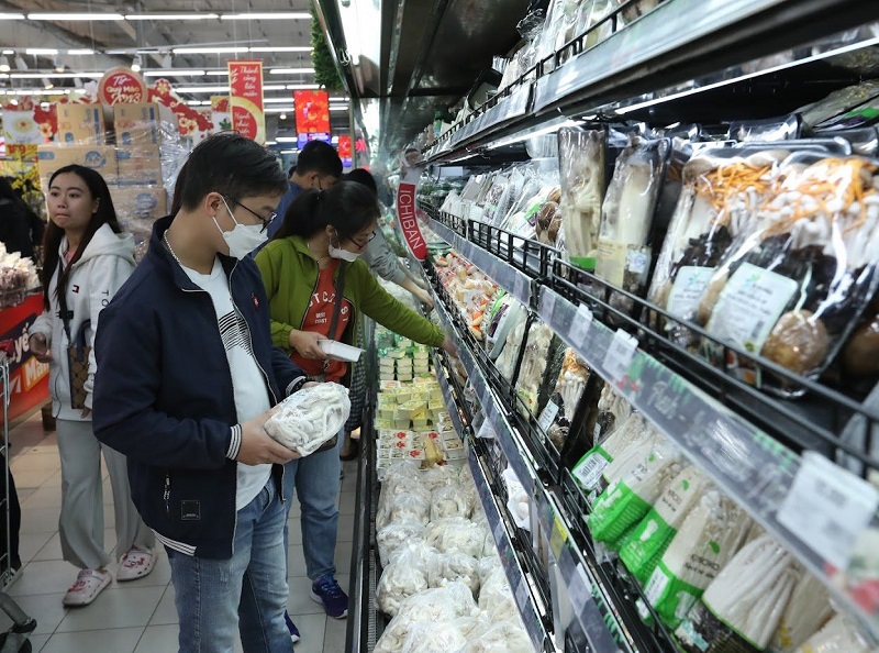 Nhu cầu của người dân giảm sau dịp Tết Nguyên đán khiến giá hàng hóa và dịch vụ thiết yếu trên thị trường giảm.