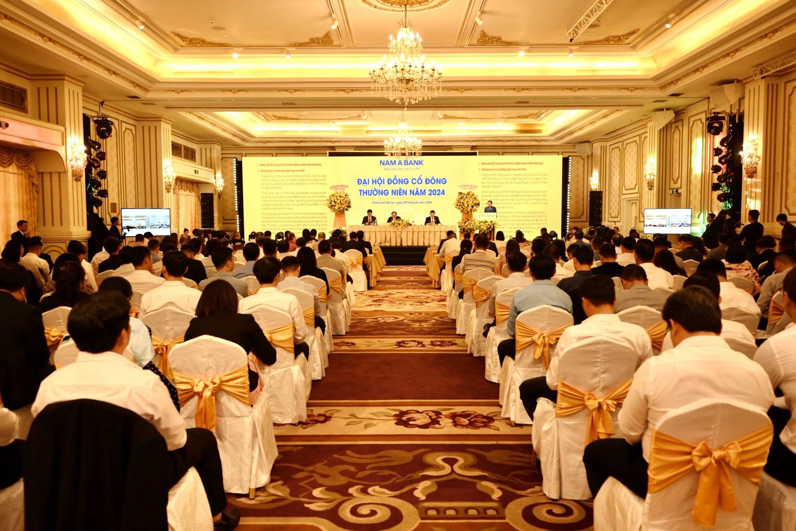 Các cổ đông tham dự ĐHĐCĐ thường niên Nam A Bank năm 2024.