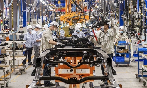 Sản xuất công nghiệp tiếp tục khởi sắc, ngành chế biến, chế tạo dẫn dắt tăng trưởng