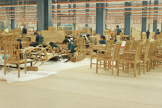 Sản xuất đồ gỗ xuất khẩu vẫn phụ thuộc nhiều vào gỗ nguyên liệu nhập khẩu