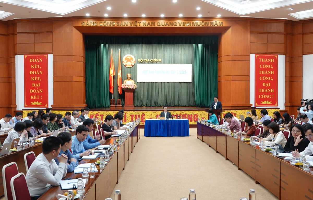 Mức giảm trừ gia cảnh bản thân và người phụ thuộc lạc hậu từ lâu trong khi lạm phát gia tăng khiến cuộc sống người dân khó khăn hơn.