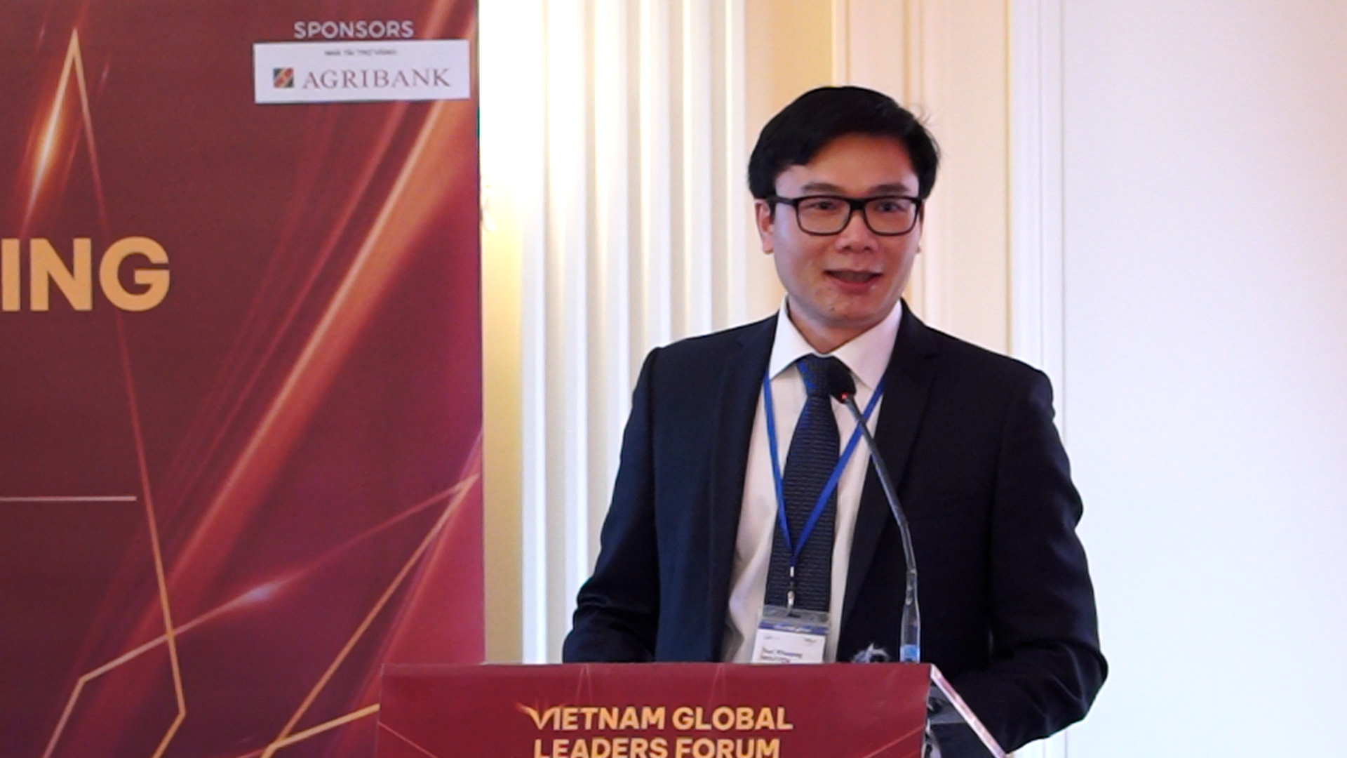 GS.TS Nguyễn Đức Khương, Chủ tịch Tổ chức Khoa học và Chuyên gia Việt Nam toàn cầu (AVSE Global), phát biểu khai mạc Diễn đàn người Việt có tầm ảnh hưởng (VGLF 2024). Ảnh: Đức Yên.