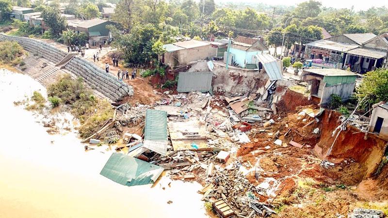Tình trạng sạt lở bờ sông Thạch Hãn thường xảy ra vào mùa mưa lũ từ tháng 9 đến 11 hàng năm.