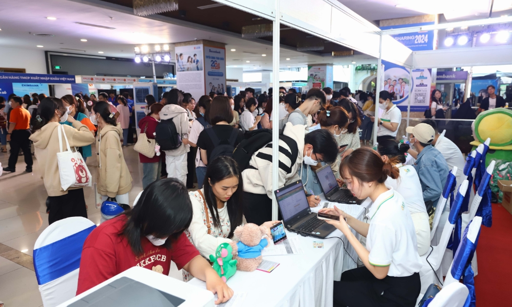 Chuỗi sự kiện UEH Sharing – Career Fair 2024 kết nối hơn 5000 cơ hội việc làm do Đại học Kinh tế TP.HCM tổ chức từ 25-31/3/2024.