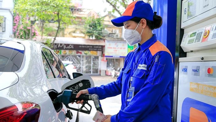 Doanh nghiệp có thế chủ động giá bán xăng dầu nhưng không được vượt mức giá trần.