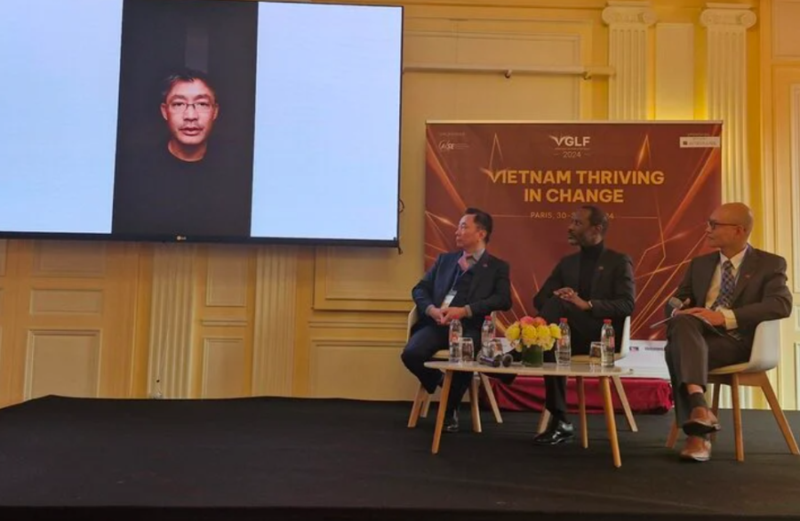 Ông Philipp Rösler - Lãnh sự danh dự của Việt Nam tại Thụy Sĩ, Nguyên Phó Thủ tướng Đức, Chủ tịch Hội đồng cố vấn Quỹ đầu tư VinaCapital Ventures (Thuỵ Sĩ) tham gia phát biểu tại VGLF 2024 theo hình thức trực tuyến.