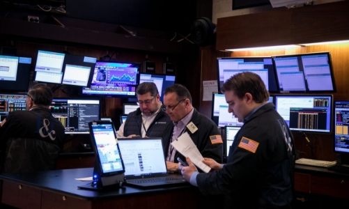 Chứng khoán Mỹ tụt khỏi kỷ lục vì lợi suất trái phiếu tăng, giá dầu đi lên sau tin Iran