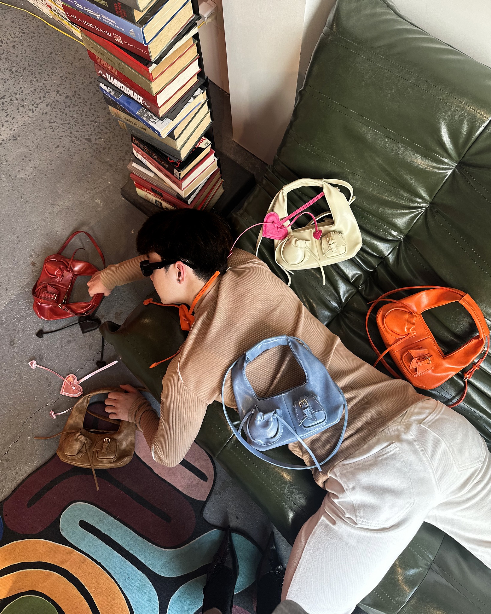 Ngo&agrave;i t&uacute;i x&aacute;ch,&nbsp;Chautfifth c&ograve;n sản xuất những phụ kiện t&uacute;i rất 