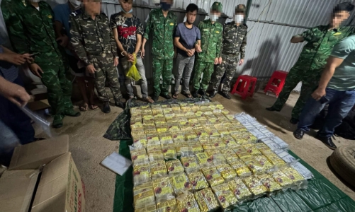 Hải quan Quảng Trị bắt giữ 9 người Lào và 100kg ma túy đá