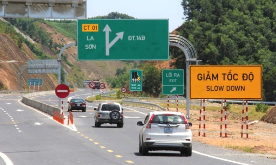 Bộ sẽ rà soát hiện trạng các đường gom, đường kết nối và phạm vi đất xen kẹp giữa tuyến cao tốc với đường gom song hành để hạn chế ảnh hưởng đến cuộc sống người dân.