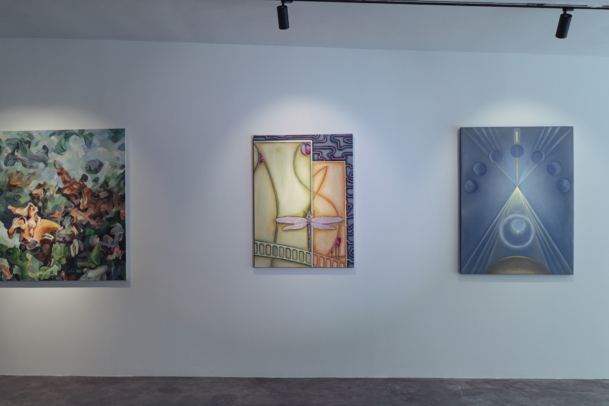 C&aacute;c t&aacute;c phẩm nghệ thuật tại triển l&atilde;m&nbsp;&ldquo;Điều hướng c&ugrave;ng thi&ecirc;n nhi&ecirc;n&rdquo; được chọn lọc từ c&aacute;c nghệ sĩ tham gia lần n&agrave;y đều mang n&eacute;t chủ đạo của thi&ecirc;n nhi&ecirc;n, dệt n&ecirc;n tấm thảm t&ocirc;n k&iacute;nh vẻ đẹp nguy&ecirc;n sơ v&agrave; sức sống kh&oacute; cưỡng lại được của thế giới tự nhi&ecirc;n.&nbsp;