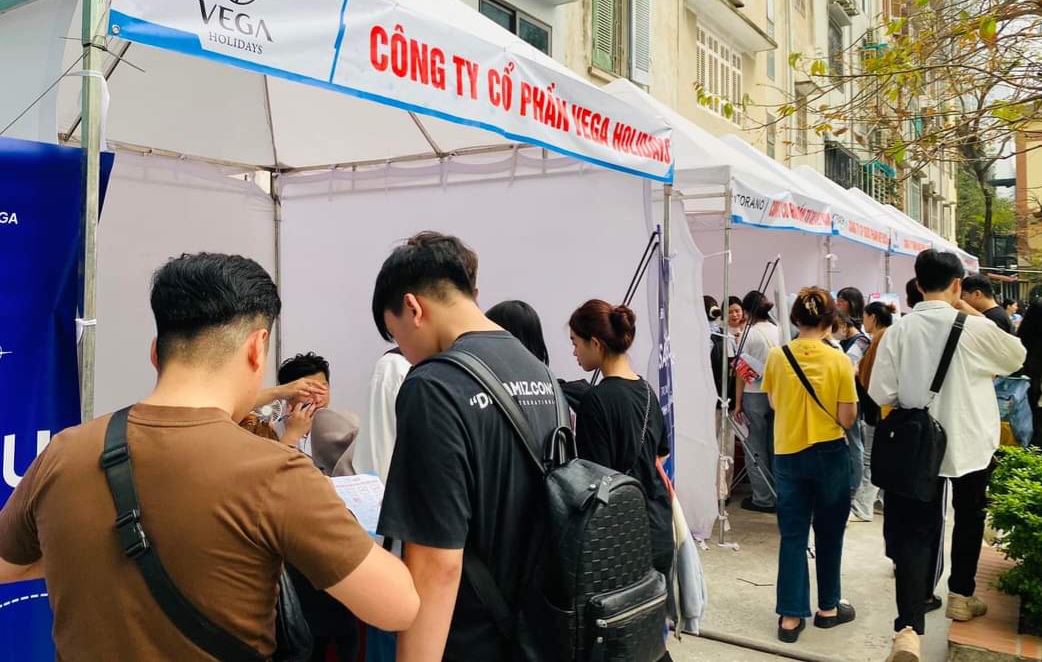 Nhiều sinh viên tìm việc làm thêm để có thêm kỹ năng, thu nhập. Ảnh: Thanh Bình.