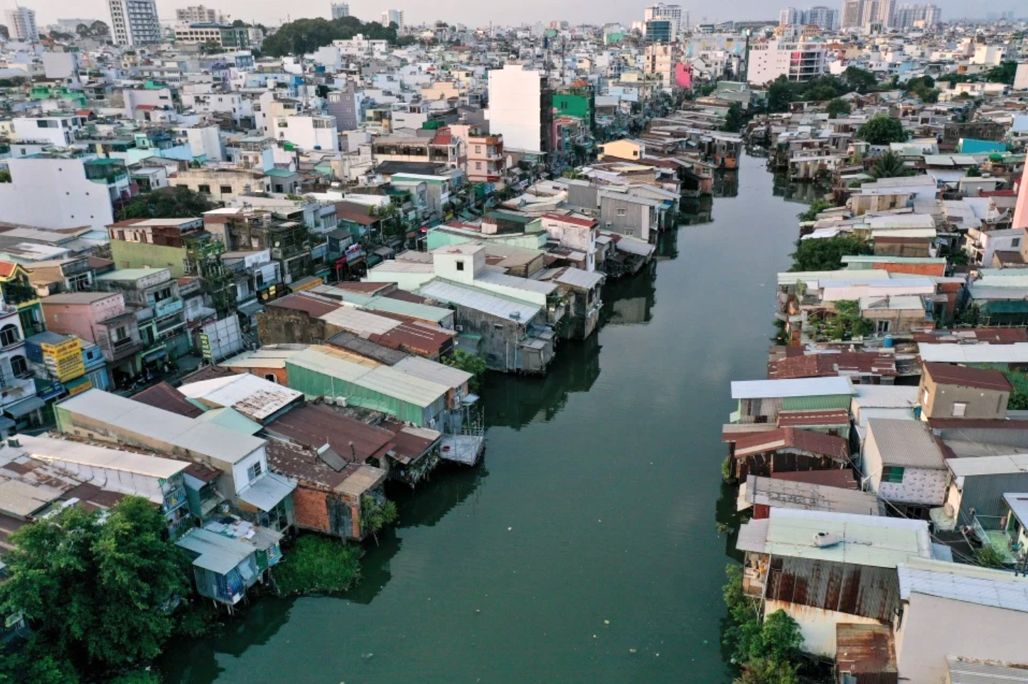 Dự án cải tạo Rạch Xuyên Tâm được UBND TP.HCM phê duyệt từ năm 2002, kéo dài hơn 20 năm chưa xong.