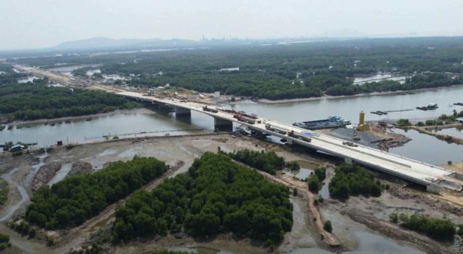 Chủ đầu tư đang tăng tốc thi công đường 991B để kịp hoàn thành dự án trọng điểm này vào cuối tháng 6 năm nay. Ảnh: Minh Tuệ.